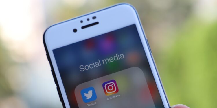 Nova censura? Governo impõe lei que não deixa as pessoas falarem sobre assunto desse país