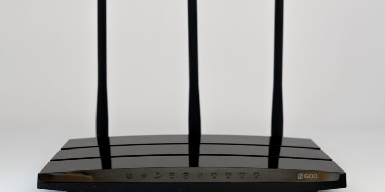 Estes são os objetos que você não deveria ter perto do roteador: vão destruir sua internet