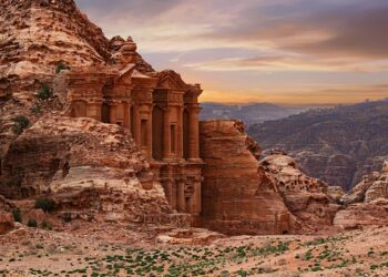 Mistério arqueológico: relíquia de 1.300 anos mostra o que parece ser o rosto de Cristo