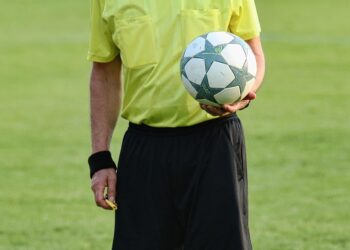 Foram investigar e descobriram que os árbitros de futebol estavam com apostas neste país