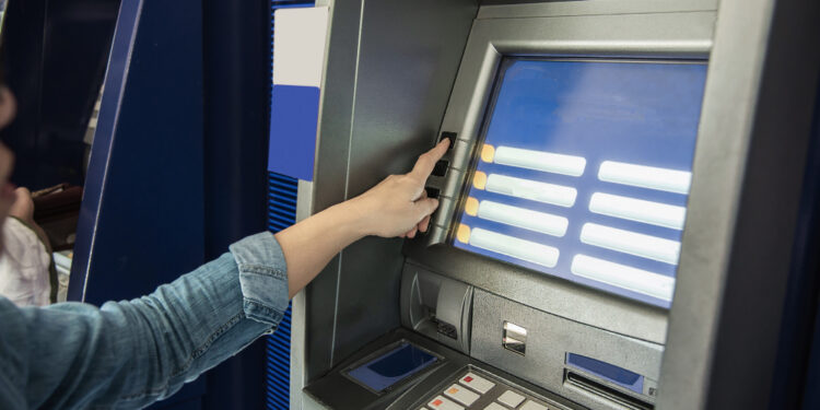 Clientes Itaú, Caixa, Santander, Banco do Brasil e Bradesco em alerta: contas poderão ser encerradas automaticamente