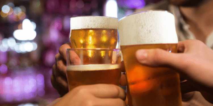 Beber cerveja acelera a queda de cabelo, revela novo estudo