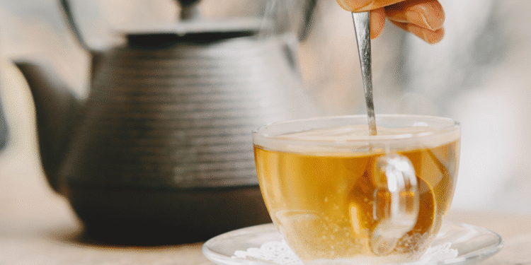 Bebidas que deixam o estômago irritado e parecem inofensivas