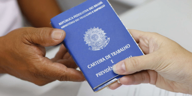 Bolsa Família toma decisão sobre beneficiários que conseguiram emprego