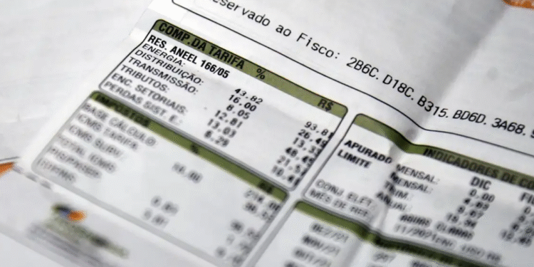 Brasileiros têm direito a desconto de 65% na conta de luz graças a um benefício que poucos conhecem