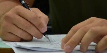 Rapaz reprova 128 vezes na prova teórica para emitir a carteira de habilitação