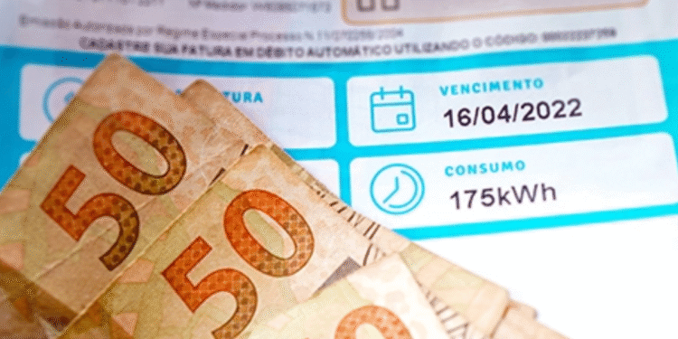Conta de luz terá aumento de 20% e brasileiros estão revoltados