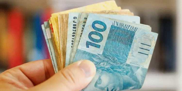 Governo libera novo benefício e três grupos de trabalhadores vão receber mais de R$ 2 mil por mês
