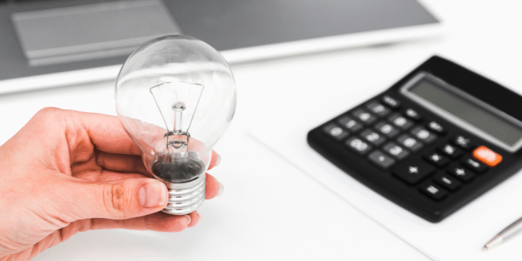 Homem ensina como ficou 8 anos sem pagar a conta de luz