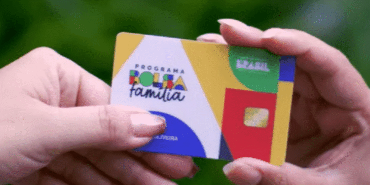 Inscritos no Bolsa Família vão receber benefício dobrado em novembro