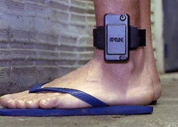 Nova tornozeleira eletrônica vai fazer pessoas sentirem menos dor durante o uso