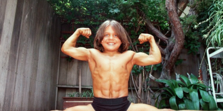 O que aconteceu com o Pequeno Hércules? Menino mais forte do mundo em 1990 reaparece repleto de traumas