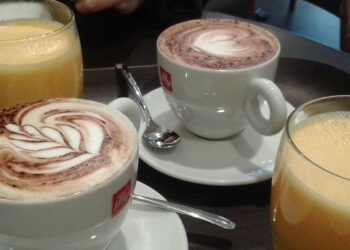 Cappuccino e achocolatado vendidos com larvas em padaria famosa gerou indenização de R$ 5.000