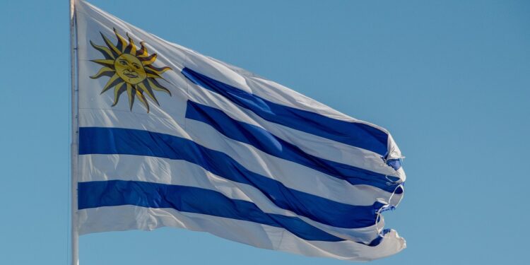 Uruguai vira destino para brasileiros que querem fugir de impostos altos