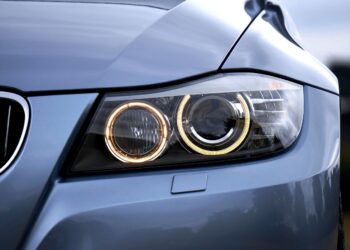 Nova Lei do Farol que dá multa alta precisa ser conhecida por todos os motoristas