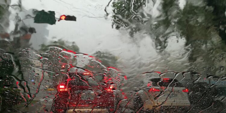 10 estados estão em alerta máximo e devem sofrer com chuvas assustadoras