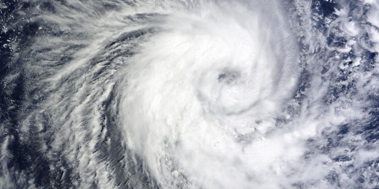 Regiões com alerta vermelho para ciclone que causa tempestades