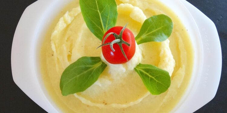 Receita de chef sem leite e manteiga no purê faz um sucesso nos almoços