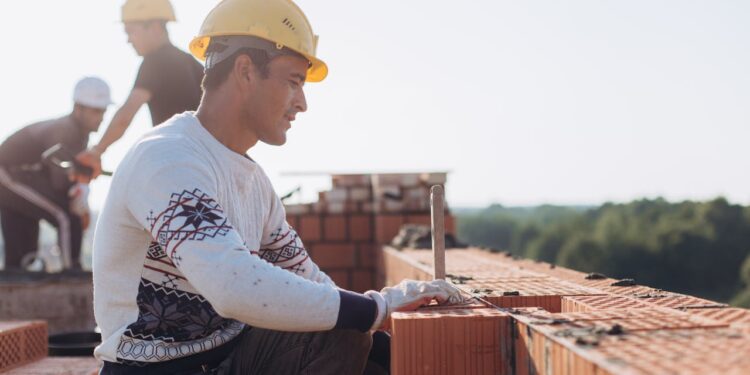 Pedreiros agora terão direito a uma aposentadoria turbinada após reconhecimento da Justiça