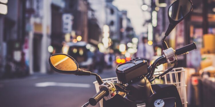 Scooters elétricas passam a exigir CNH, emplacamento e podem ter até cobrança de IPVA