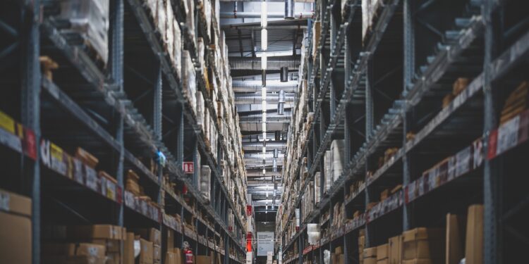 Saiba como achar oportunidade de ganhar dinheiro extra na Black Friday e Natal