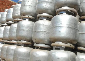 Brasileiros têm até o fim de novembro para recarregar gás sem pagar nada