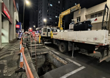 Essa cidade quase não tem postes com inúmeras fiações visíveis e fica no Brasil