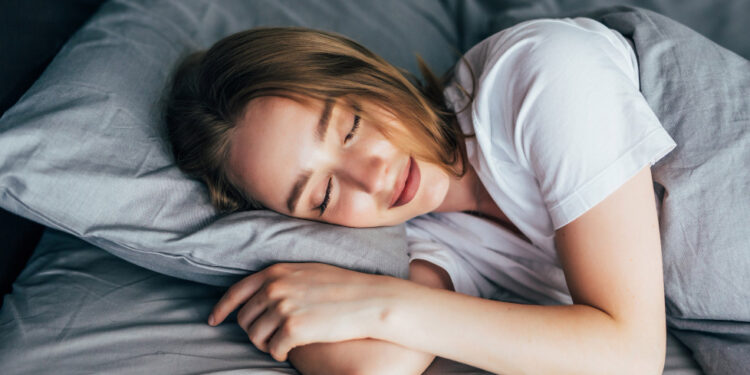 Estudo revela que menos de 7h de sono por noite faz você perder anos de vida