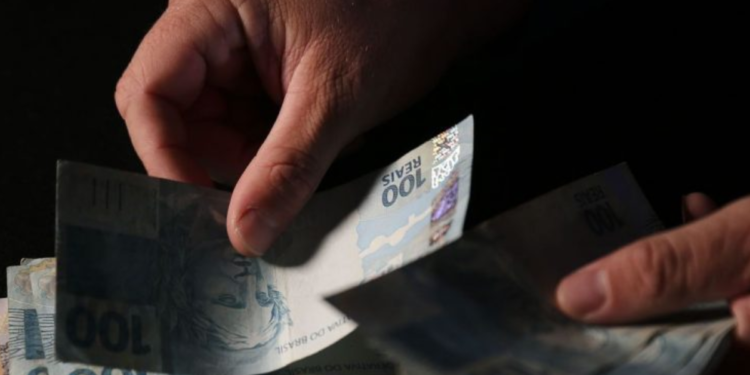 14º salário está “confirmado” no Brasil para quem ganha até R$ 5 mil