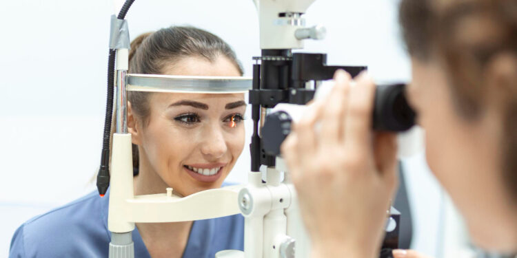 Quem tem grau forte de miopia não poderá mais dirigir após novas regras da CNH?