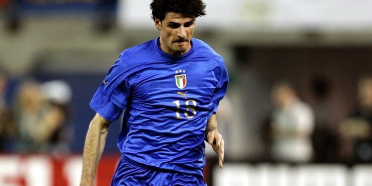 Por que a seleção italiana usa uniforme azul, mesmo sem essa cor na sua bandeira?