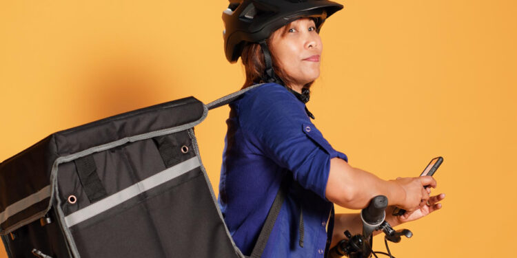 Nova lei dos entregadores de iFood vai garantir ganho mínimo para os profissionais