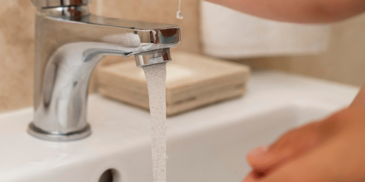 A partir de 2026, a conta de água vai pesar no bolso: veja a região do Brasil onde o aumento já é certo