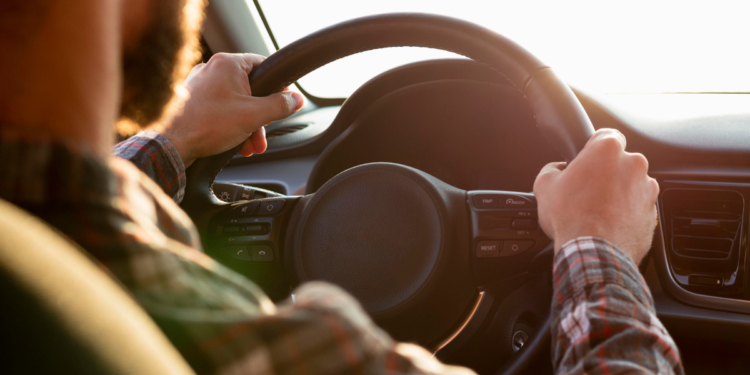 A partir do dia 20/12, brasileiros terão que pagar nova taxa apenas para andar de carro