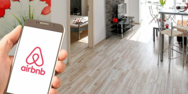 Airbnb passa a ser PROIBIDO permanentemente nessa cidade e só hotéis vão hospedar turistas