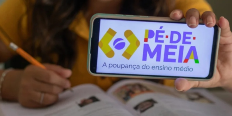 Além do Pé-de-Meia, novo benefício foi liberado para quem estuda em escola pública