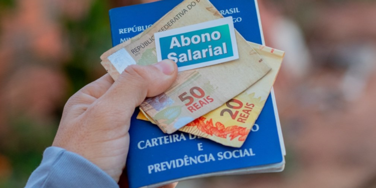 Brasileiros que trabalharam em 2024 vão receber abono do Governo em 2026