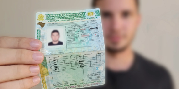 CNH física deixa de ser obrigatória no trânsito — veja o que muda para motoristas