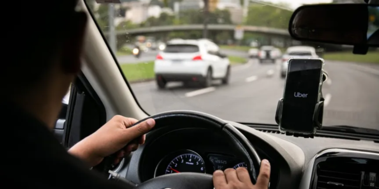 Chefão da Uber confirma informação que vai aposentar os motoristas de aplicativo