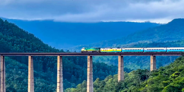 Crianças e idosos têm direito a passagem gratuita em um dos passeios de trem mais exuberantes do Brasil