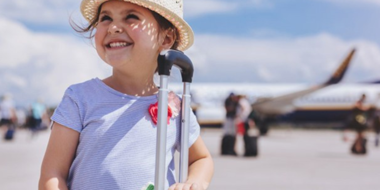 Férias chegando: veja os documentos necessários para viajar com crianças neste verão