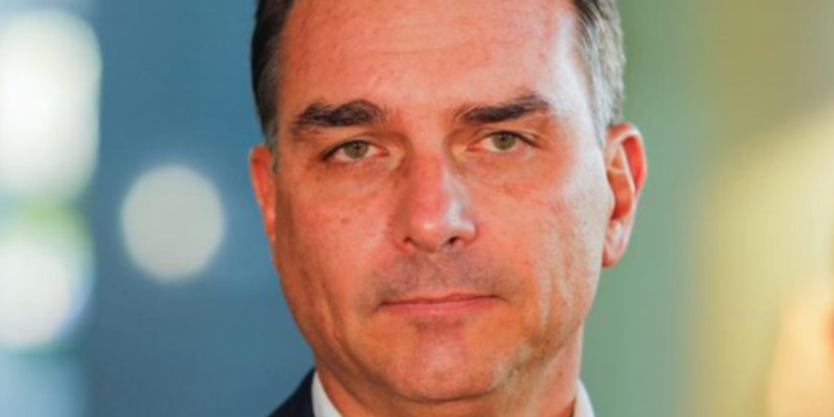 Flávio Bolsonaro revela plano econômico caso assuma a presidência do Brasil