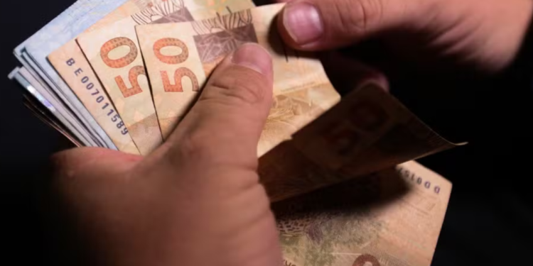 Governo libera surpresa de Natal e trabalhadores receberão bônus no salário em 19/12