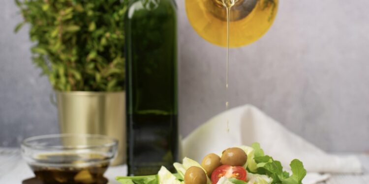 Governo alerta: 4 marcas de azeite são impróprias para consumo e brasileiros devem descartar agora