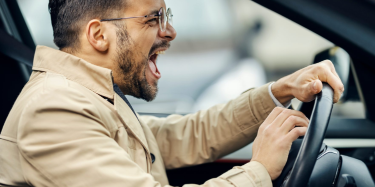 Lei já está valendo no Brasil e quem buzinar por impaciência vai levar multa e 3 pontos na CNH