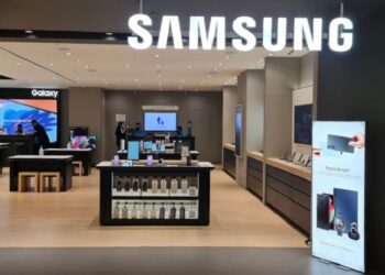 Samsung apresenta “celular do futuro” com 3 telas e choca o mercado
