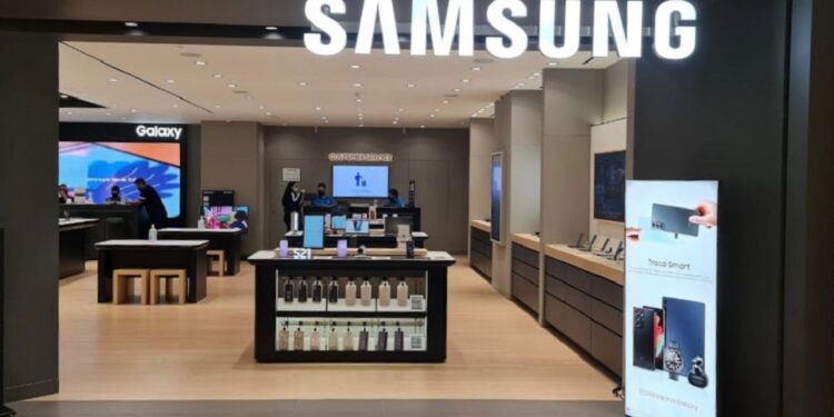 Samsung apresenta “celular do futuro” com 3 telas e choca o mercado