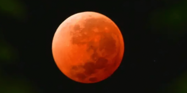 Lua vermelha gigante