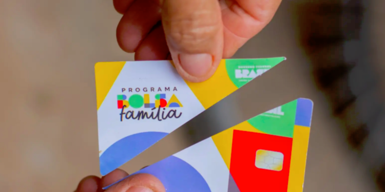 Mais de 950 mil brasileiros acordaram com o Bolsa Família suspenso