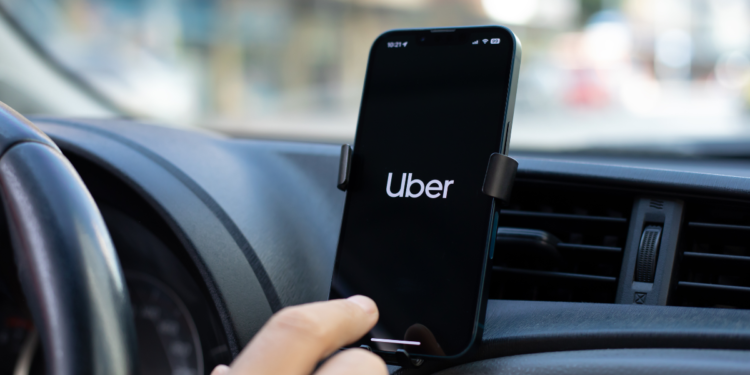 Novo golpe: usuários da Uber estão pagando o dobro em viagens sem perceber